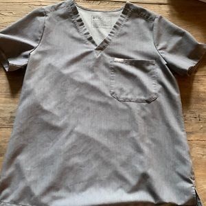 Figs grey size medium scrub top